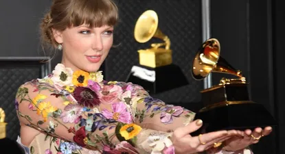 Taylor Swift ganó en la categoría principal de los Grammy