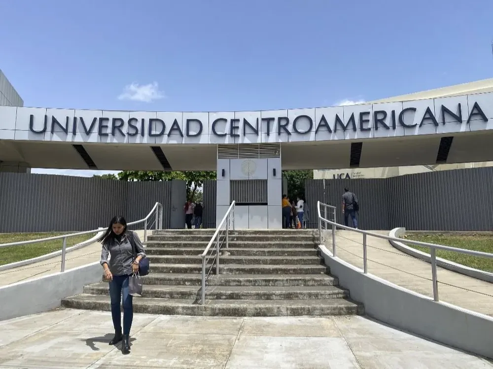 La Universidad Centroamericana, perteneciente a los jesuitas, fue confiscado por el gobierno de Nicaragua