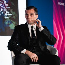Resurrección de una AFA quebrada, fútbol en EEUU y el futuro de Messi: definiciones claves de Leandro Petersen