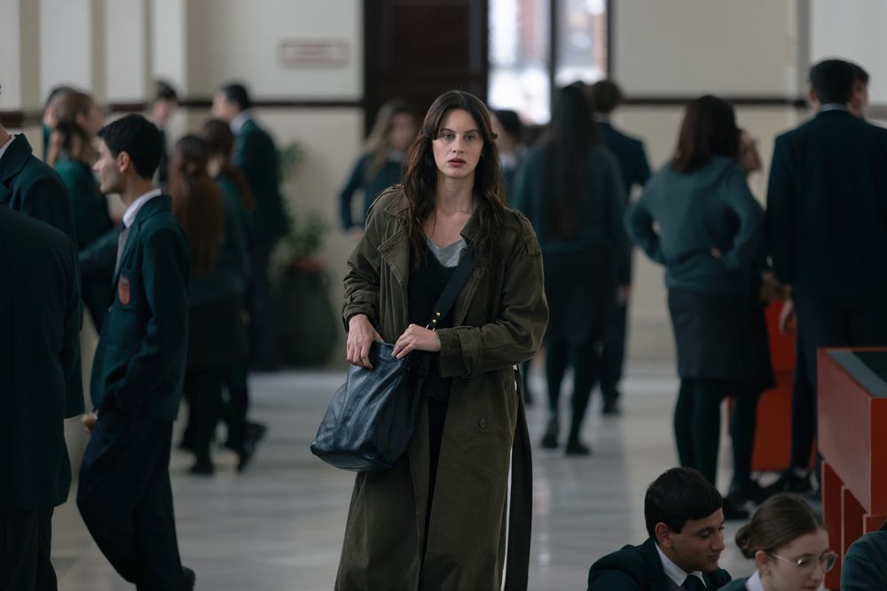 Milena Smit en la serie de Netflix La chica de nieve