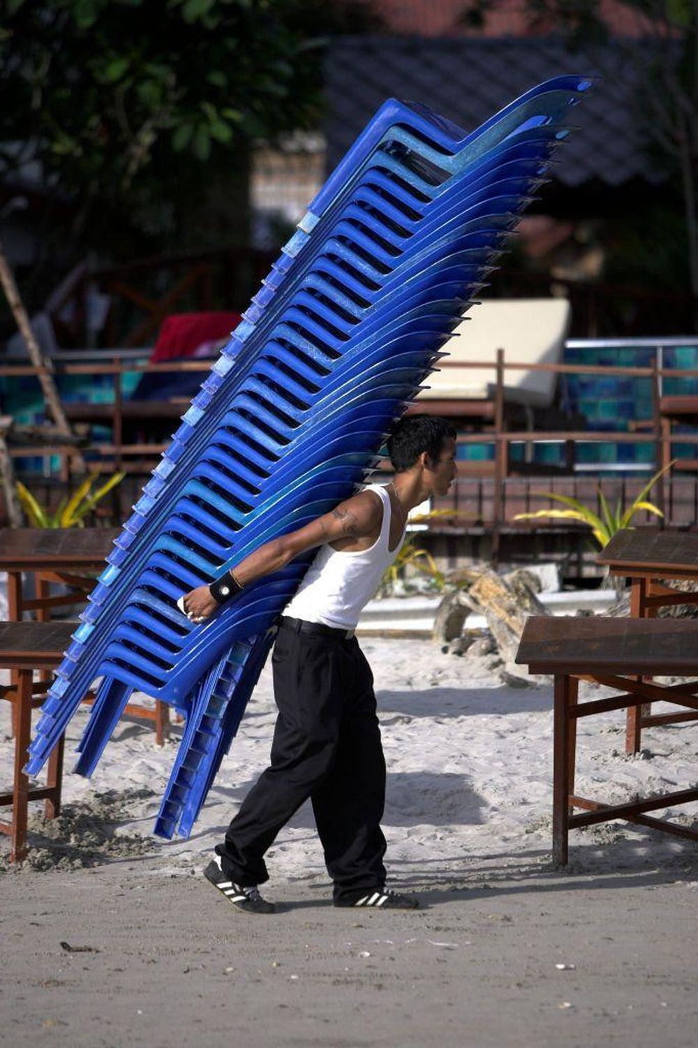 Su ligereza y apilabilidad hacen muy popular a la silla Monobloc.