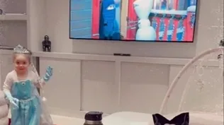 Aitana, la hija de Ronald Araujo, se disfrazó de Frozen, mientras su papá recuperaba físicamente sus piernas