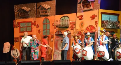 Un sector de la escenografía expuesta por Integración en el concurso del Teatro de Verano.