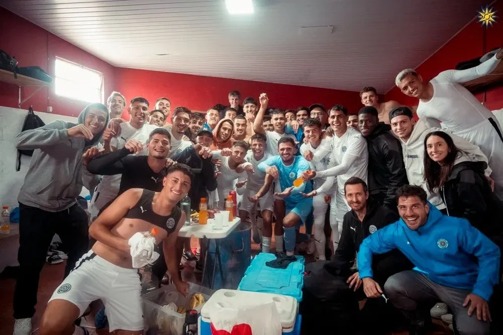 El festejo de Montevideo City Torque en la cancha de Rentistas