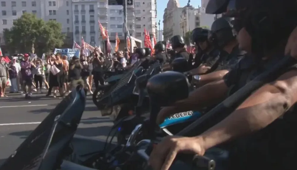 Incidentes comenzaron a registrarse esta tarde en los alrededores del Congreso