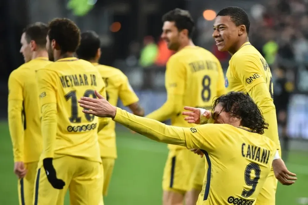 Edinson Cavani marcó un gol ante Rennes