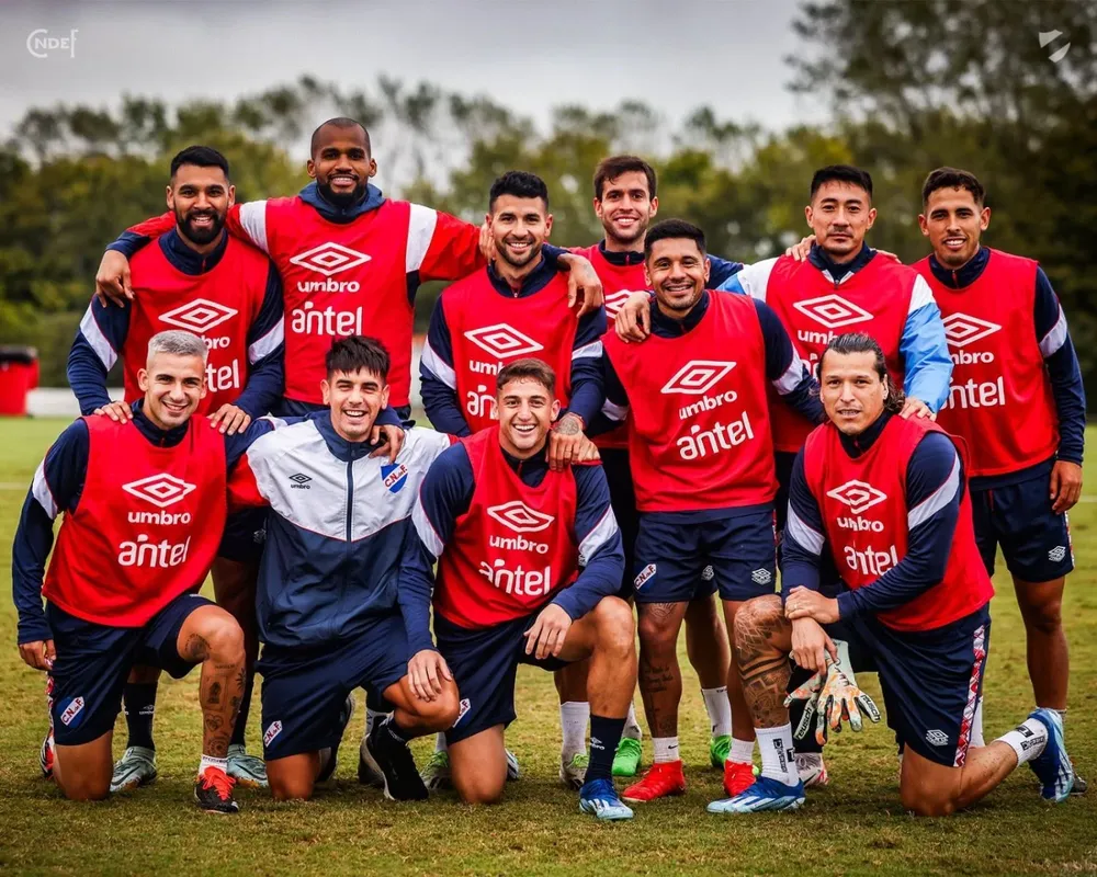 Los ganadores del fútbol informal de Nacional de este domingo, antes del partido con Miramar Misiones