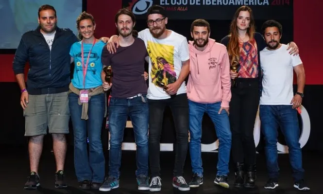 El equipo de Lowe Ginkgo con su premio a mejor agencia de Uruguay
