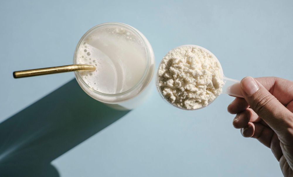 Los expertos recomiendan revisar bien qué tipo de proteína en polvo se consume.