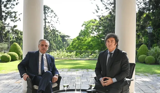 la foto de la primera reunión de la transición