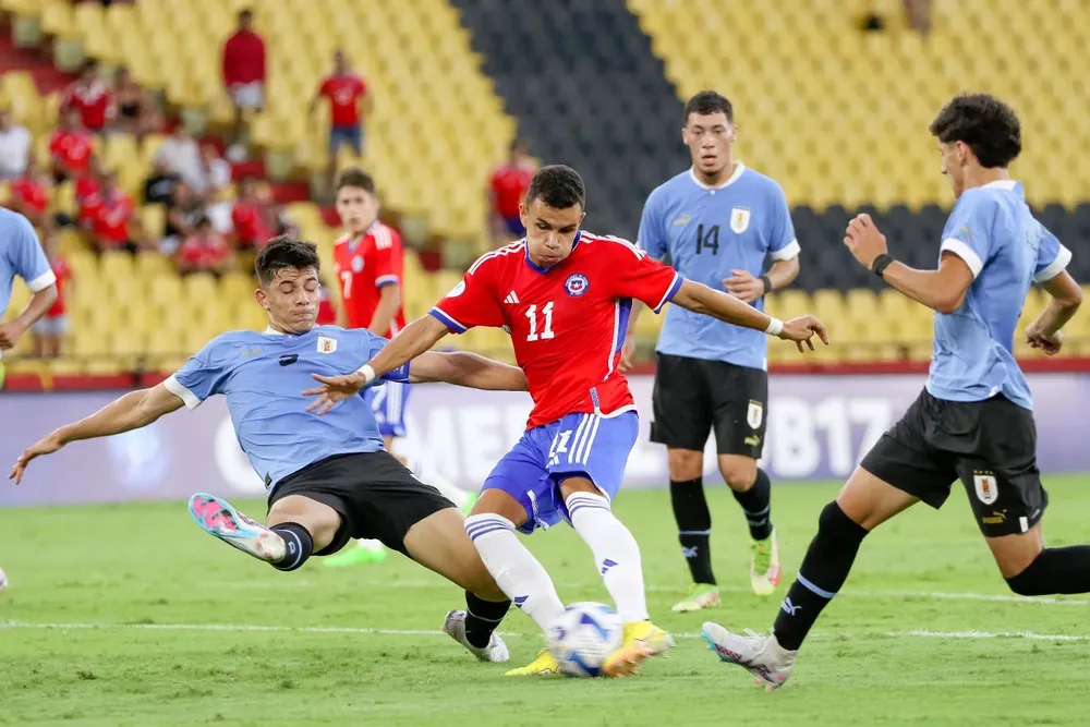 Uruguay fue superado por Chile y cayó 2-0