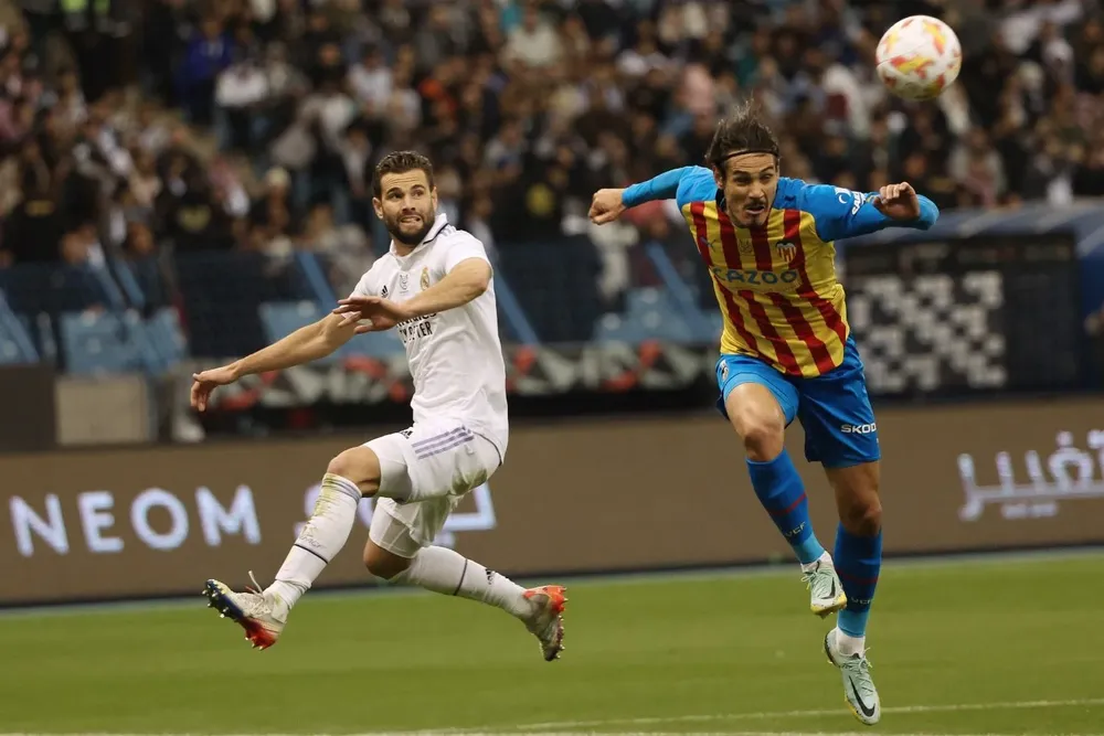 Nacho y Cavani por la Supercopa
