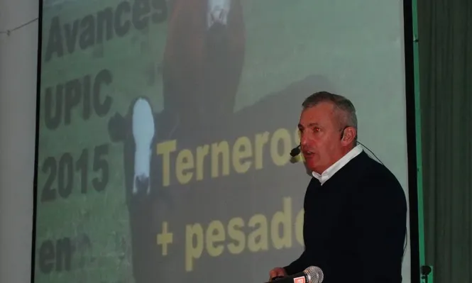 Alvaro Simeone durante su presentación en la Jornada de la UPIC