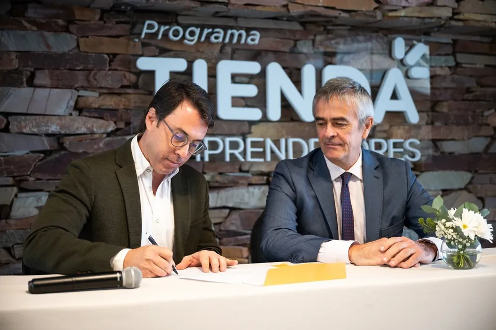 El gerente de Tienda Inglesa, Juan Manuel Parada y el presidente de la Cámara de Industrias, Alfredo Antía