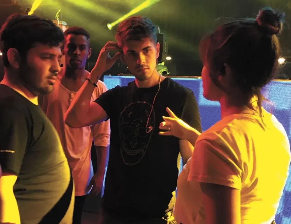 Fernando Vázquez y Emilia Mernes en la prueba de sonido del Luna Park
