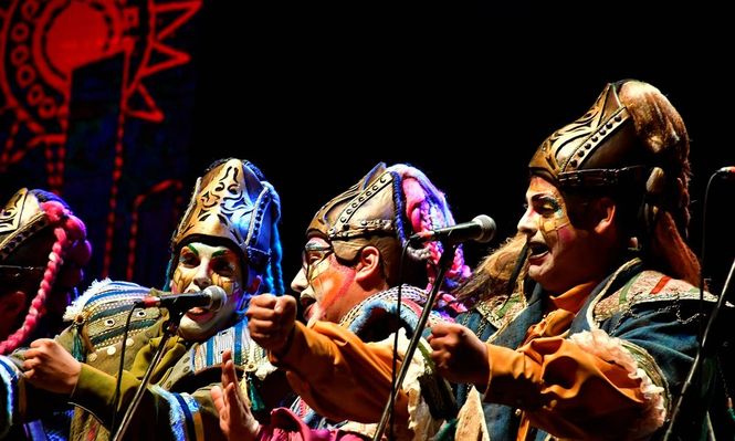 Concurso de carnaval: integrantes de la murga carolina La Cayetana.