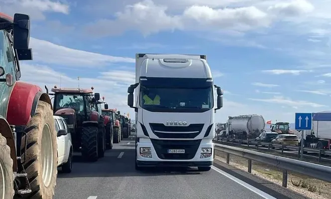 Transportistas en medio de las protestas