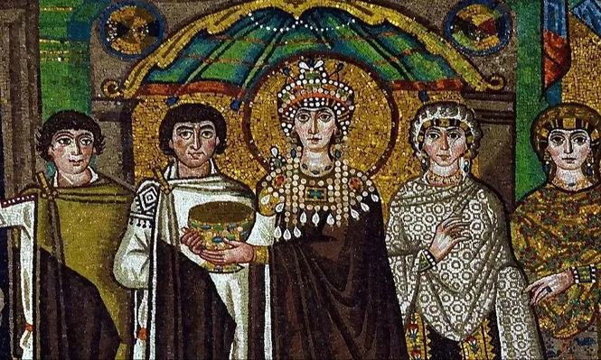 Mosaico de la emperatriz bizantina Teodora de 547 d.C. con púrpura de Tiro.