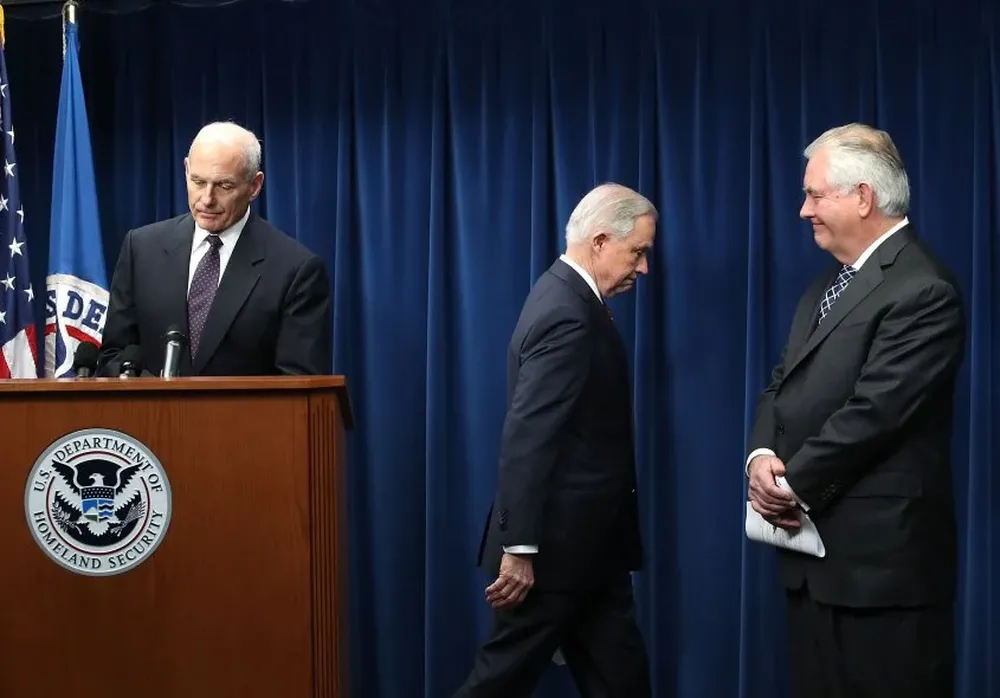 De izquierda a derecha: el secretario de Seguridad Interna, John Kelly, el secretario de Estado, Rex Tillerson y el Fiscal General de Estados Unidos, Jeff Sessions.