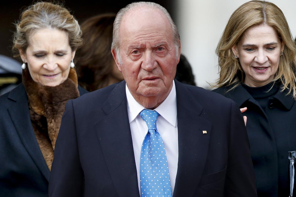 El Rey Emérito Juan Carlos I y sus hijas, las infantas Helena y Cristina