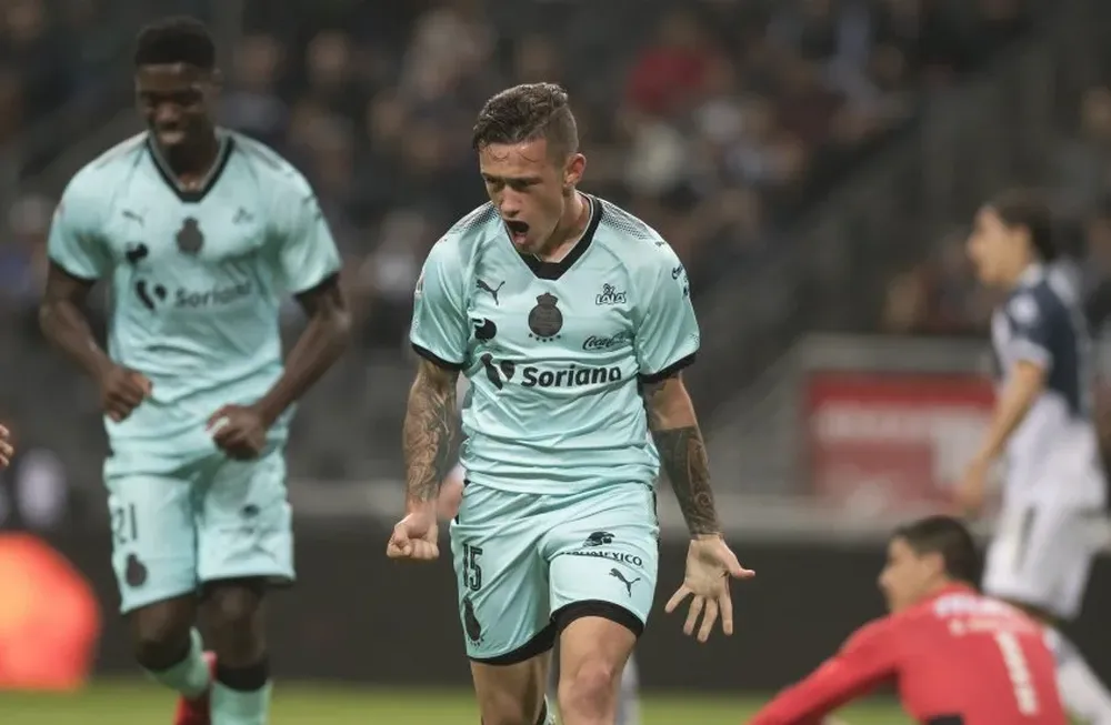 Brian Lozano celebra su gol ante Monterrey