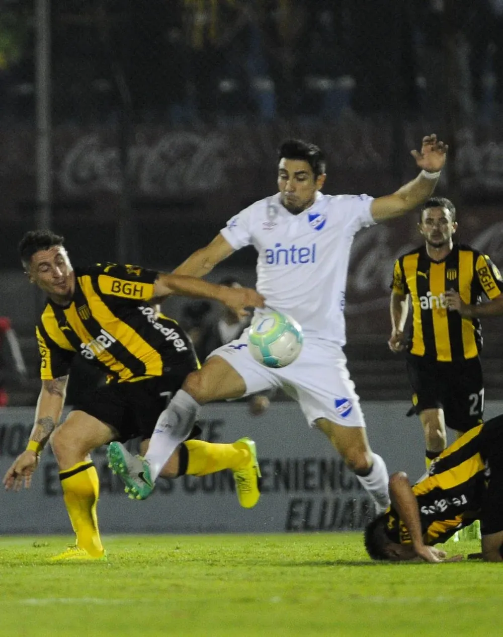 Cristian Rodríguez y Jorge Fucile