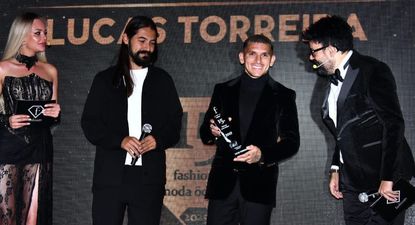 Lucas Torreira y su premio Fashion TV