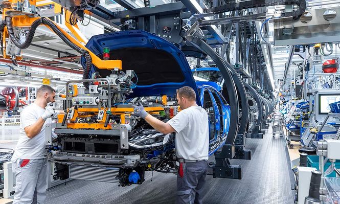 Una fábrica de autos busca personal sin experiencia previa y ofrece salarios competitivos en Madrid.&nbsp;