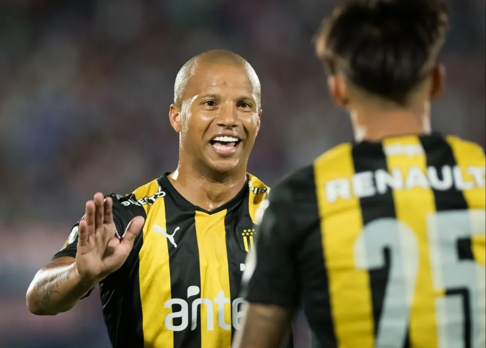 Carlos Sánchez será titular en los aurinegros