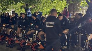 El festejo de los hinchas de Liverpool junto a los jugadores tras el triunfo ante Peñarol