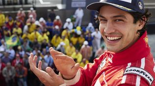 Gabriel Leone como Ayrton Senna en la serie de Netflix