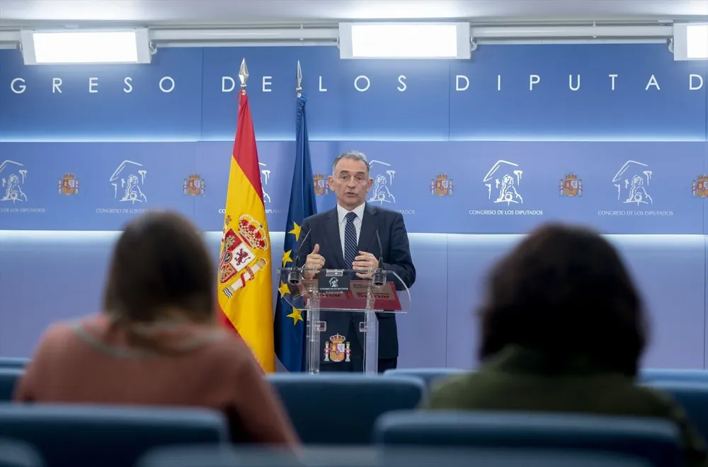 El secretario general del PCE en España, portavoz parlamentario de IU y diputado de Sumar, Enrique Santiago,