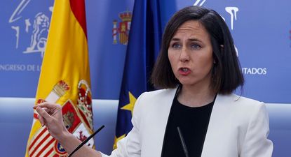 La secretaria general de Podemos, Ione Belarra, durante una rueda de prensa en el Congreso