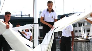 La princesa Leonor en su primera salida al mar en el inicio de su instrucción en la Escuela Naval Militar de Marín. CASA REAL