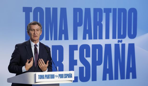 El presidente del PP, Alberto Núñez Feijóo, durantre el acto donde ha presentado su Plan de Inmigración, este martes en Barcelona. El presidente del PP, Alberto Núñez Feijóo, durantre el acto donde ha presentado su Plan de Inmigración, este martes en Barcelona.