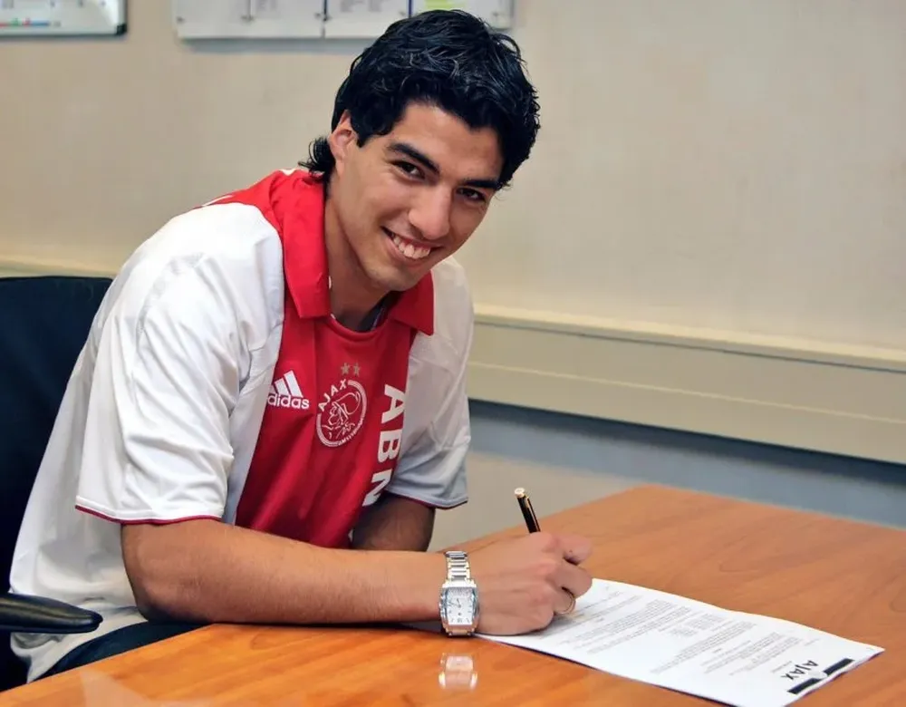 La firma de Suárez en Ajax