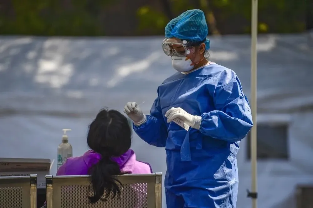 La pandemia de coronavirus está lejos de haber terminado, advirtió el martes el director general de la OMS