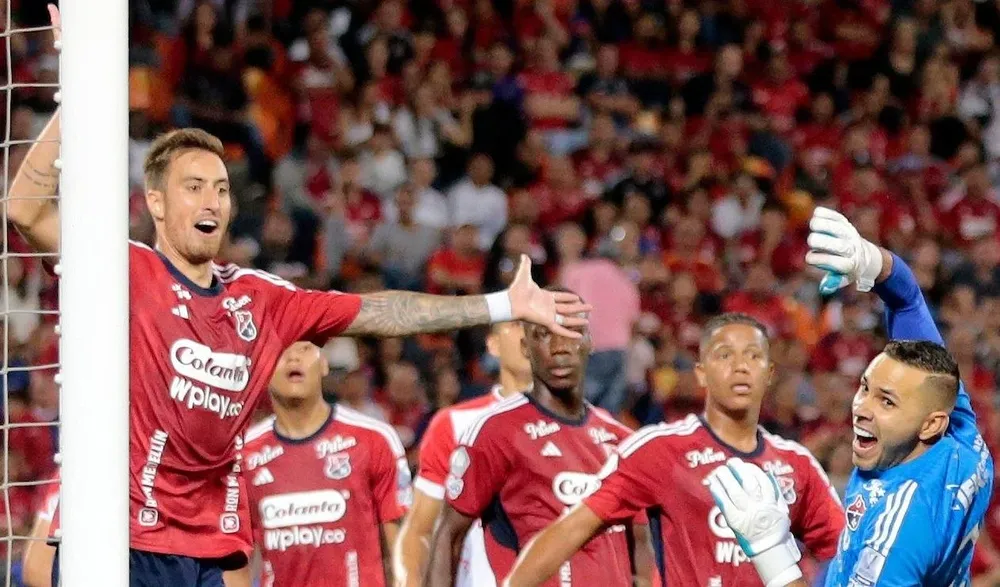 José Aja con la camiseta del DIM