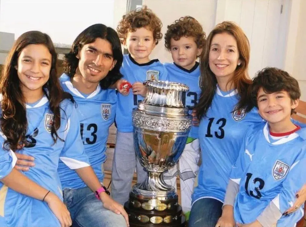 La familia del Loco Abreu en pleno