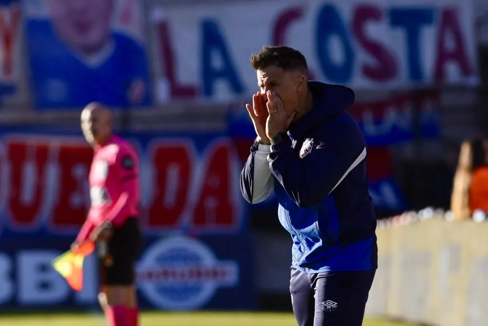 Pablo Peirano y sus gestos en el banco como t&eacute;cnico de Nacional