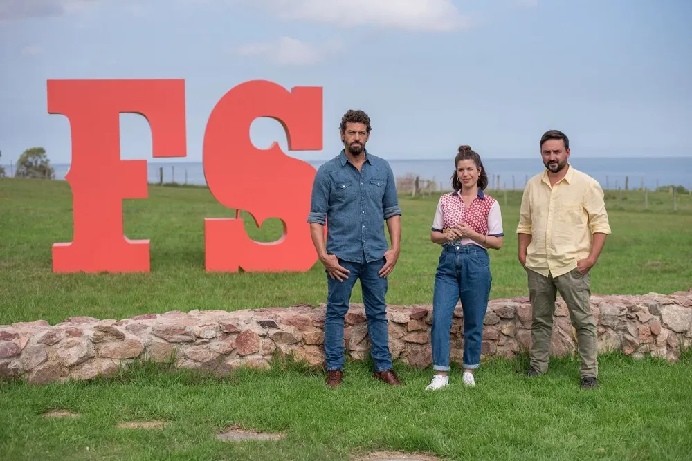 Federico Desseno, Lucía Soria y Aldo Cauteruccio, jurado y conductores de Fuego sagrado