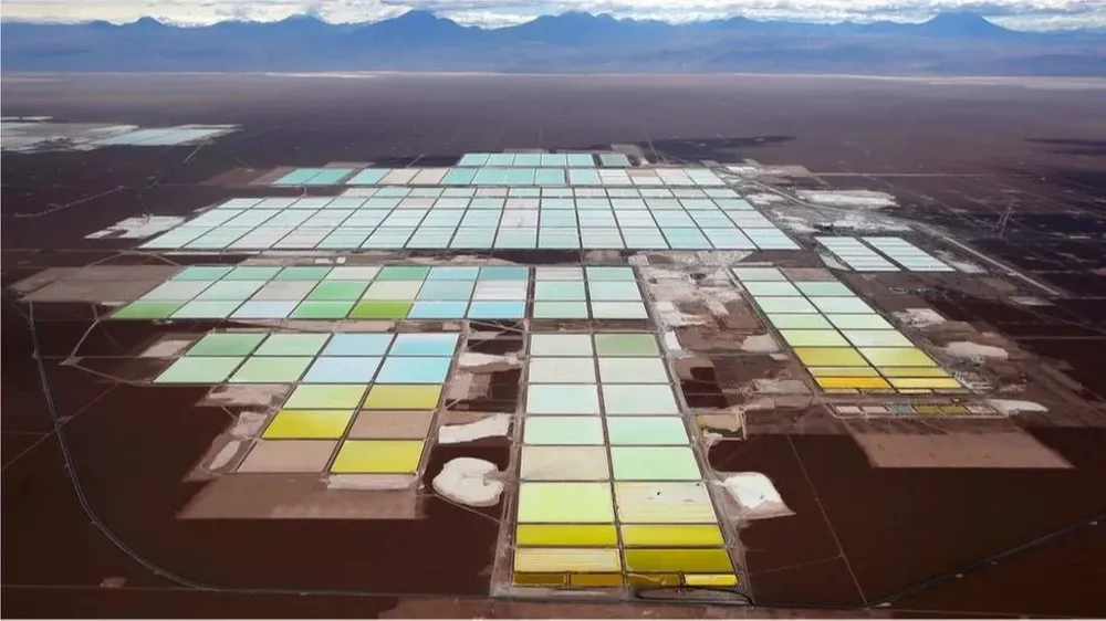 El litio es uno de los elementos básicos de las baterías de los celulares