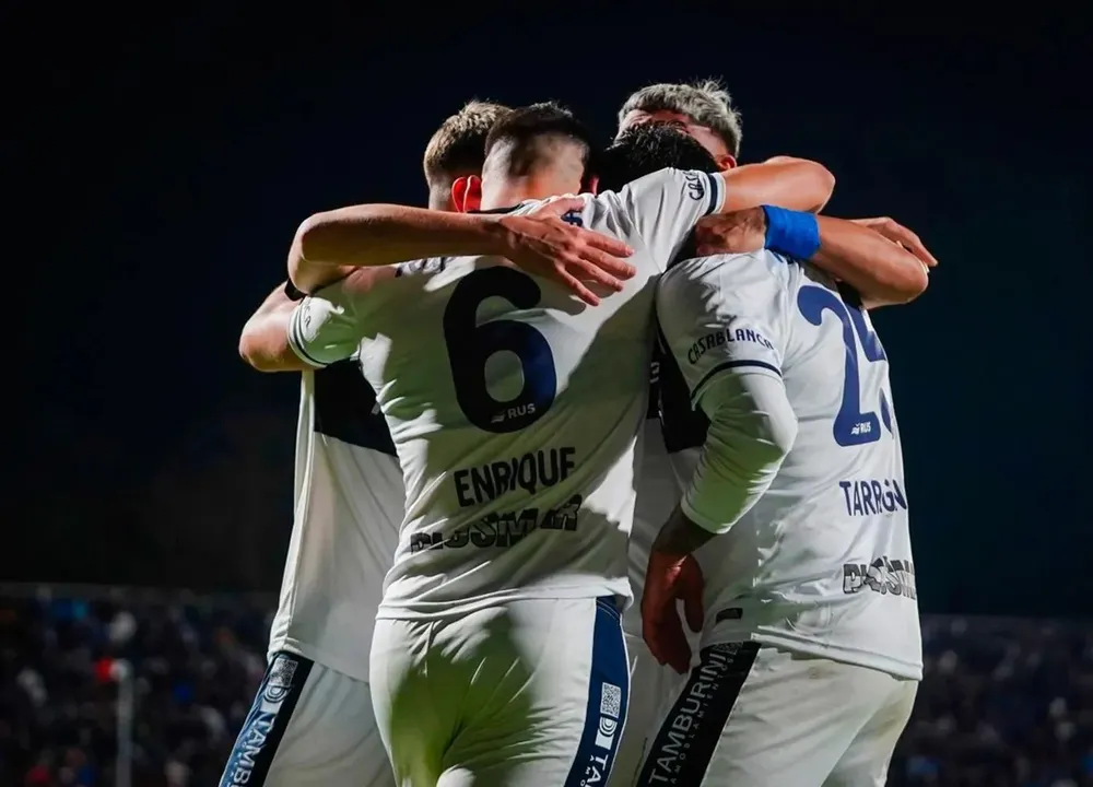 Gimnasia se enfrenta a Banfield