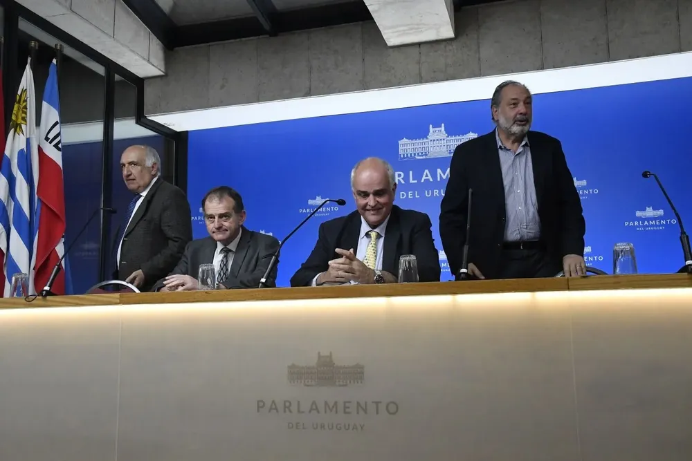 Archivo, Guido Manini Ríos y Gustavo Penadés