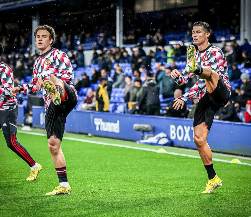 Pellistri en un calentamiento junto a Cristiano