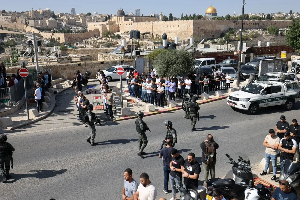 Controles militares para el acceso a los sitios religiosos.