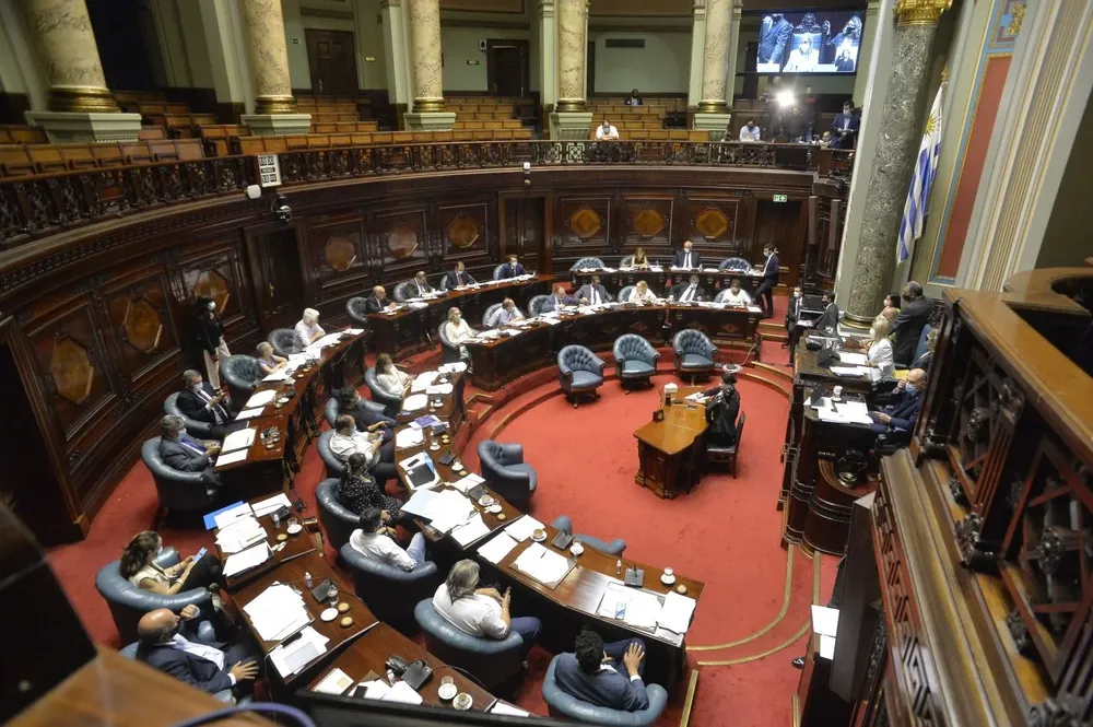 La sesión inició luego de que el proyecto recibiera modificaciones sobre algunos artículos en la última semana