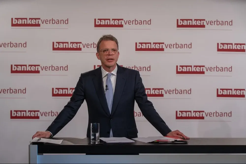 Christian Sewing, CEO del Deutsche Bank, pronosticó un futuro difícil para Alemania si no se adoptan reformas estructurales de la economía