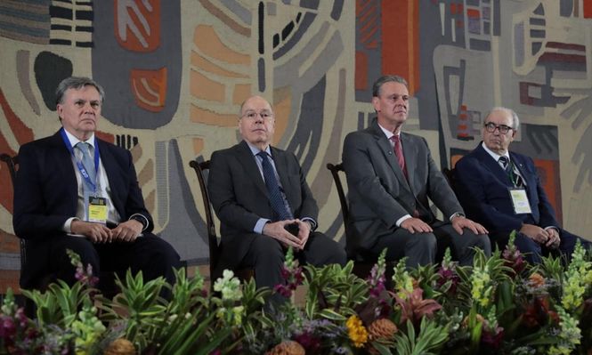 Agricultura: cumbre de alta relevancia en Brasil -&nbsp; en la foto: Manuel Otero, Director General del Instituto Interamericano de Cooperación para la Agricultura; Mauro Vieira, Ministro de Relaciones Exteriores de Brasil; Carlos Fávaro, Ministro de Agricultura y Ganadería de Brasil; Luis Alfredo Fratti Silveira, Ministro de Agricultura, Ganadería y Pesca de Uruguay y Presidente de la Junta Interamericana de Agricultura (JIA).