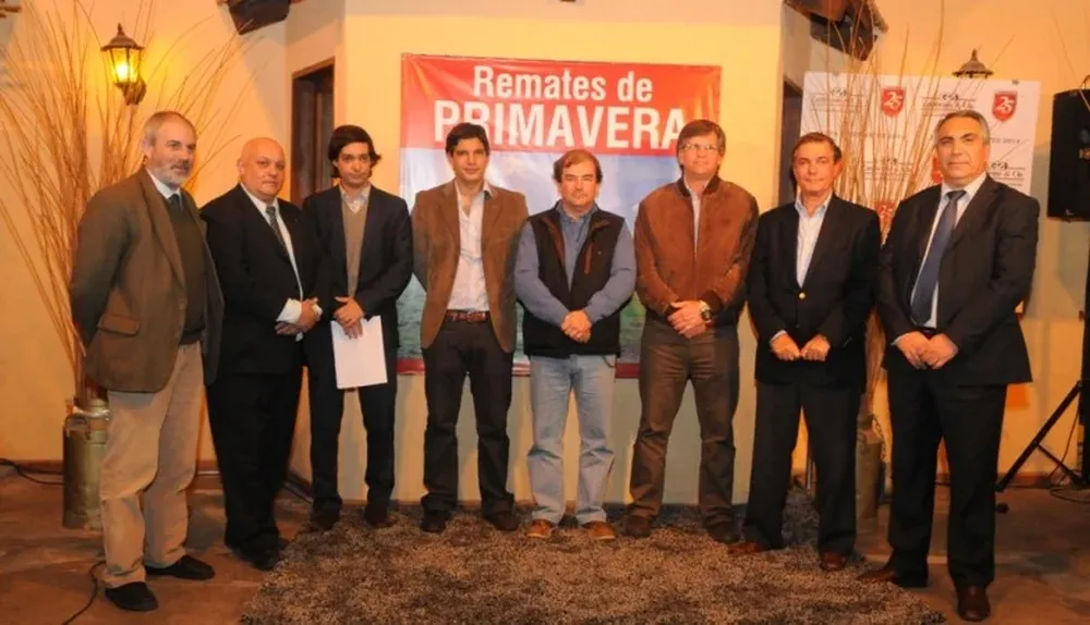 Integrantes de las cabañas, del escritorio y del banco en la conferencia